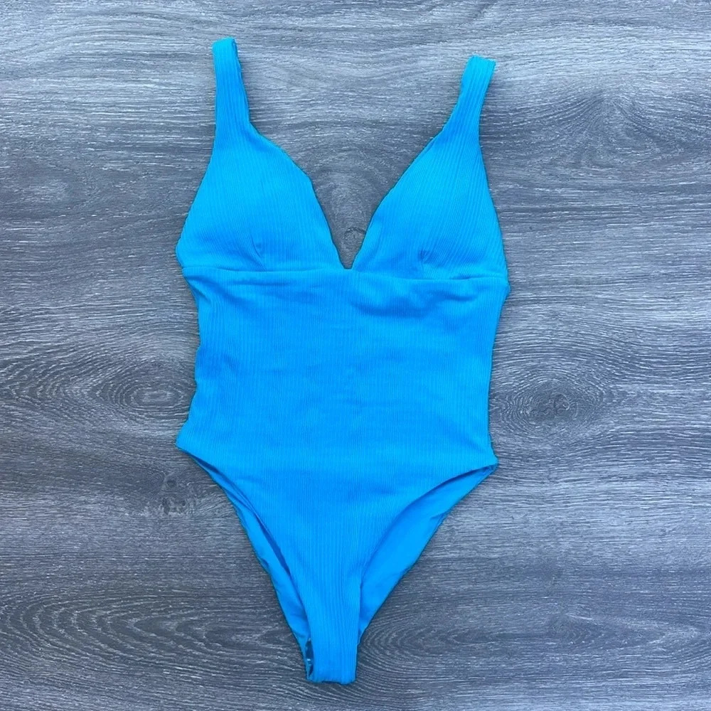 L*space Katniss One Piece, island - Picture 2 of 11